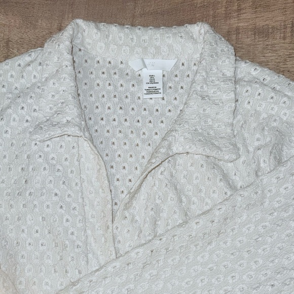 H&M Cream Eyelet Blouse Long Sleeve-Large - Picture 2 of 5
